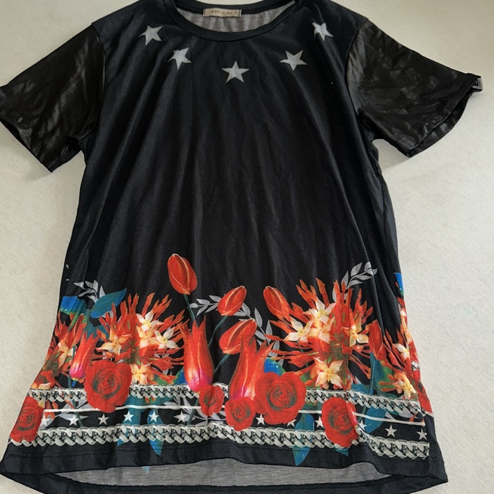 Womens Size Large Epitome Top.